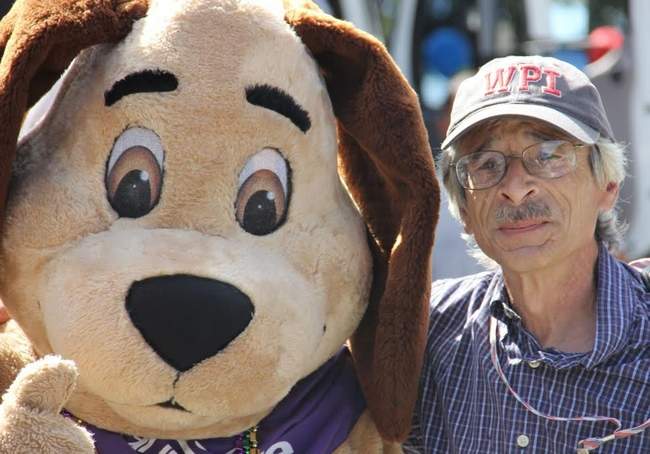 Outgoing Chronicle Editor Robert Barboza bonds with Nickels, the appropriately named BankFive mascot, at the Dartmouth 350 Parade Sept. 7. SUBMITTED PHOTO