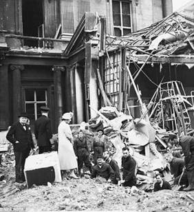 Buckingham Palace is bombed. Churchill, King George VI and Queen Consort Elizabeth (The Queen Mother) inspect the damage. Photo: NPA Rota